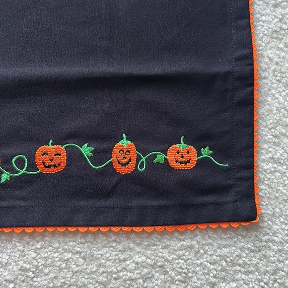 Halloween Table Linen - Picture 3 of 7